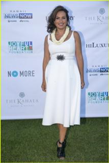 Mariska Hargitay feet photo thumbnail