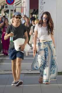 Lana Del Rey feet photo thumbnail