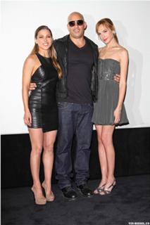 Gal Gadot feet photo thumbnail
