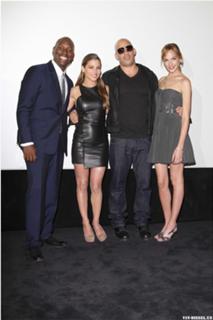 Gal Gadot feet photo thumbnail