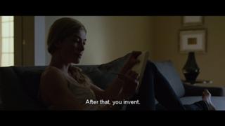 Rosamund Pike feet photo thumbnail