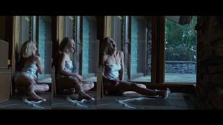 Rosamund Pike feet photo thumbnail