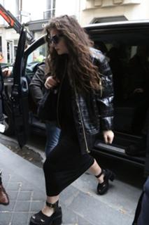 Lorde feet photo 4