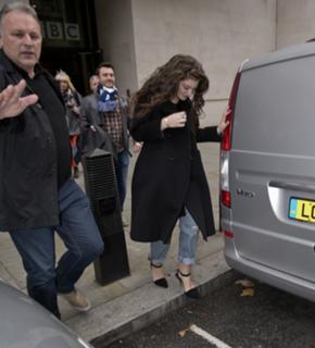 Lorde feet photo 5
