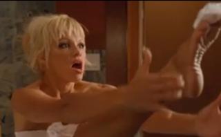 Pamela Anderson feet photo thumbnail