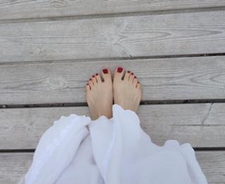 Xenia Tchoumitcheva feet photo thumbnail