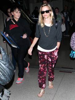 Reese Witherspoon feet photo thumbnail