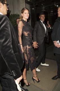 Doutzen Kroes feet photo thumbnail