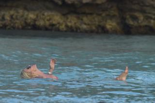 Victoria Silvstedt feet photo thumbnail