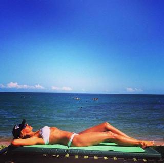 Adriane Galisteu feet photo thumbnail