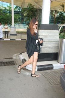 Bipasha Basu feet photo thumbnail
