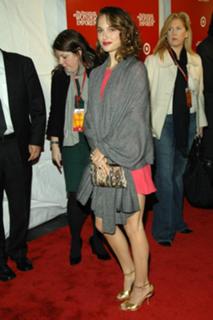 Natalie Portman feet photo thumbnail