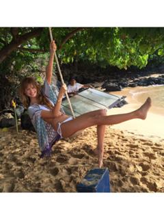 Behati Prinsloo feet photo thumbnail