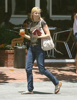 Amy Smart feet photo thumbnail