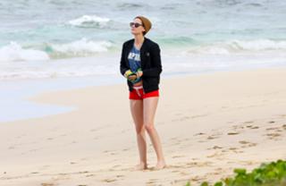 Kristen Stewart feet photo thumbnail