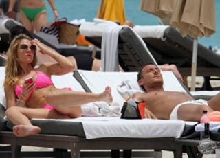 Ilary Blasi feet photo thumbnail