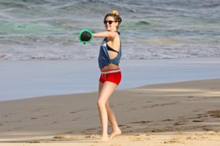 Kristen Stewart feet photo thumbnail