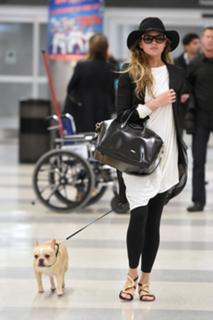 Chrissy Teigen feet photo thumbnail