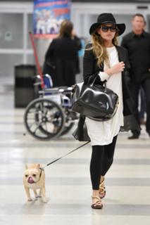 Chrissy Teigen feet photo thumbnail