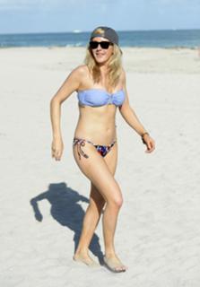 Ellie Goulding feet photo thumbnail
