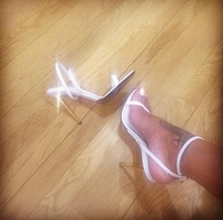 Rihanna feet photo thumbnail