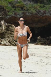 Elisabetta Gregoraci feet photo thumbnail