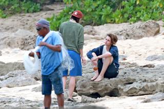 Kristen Stewart feet photo thumbnail
