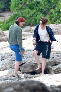 Kristen Stewart feet photo thumbnail