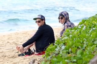 Kristen Stewart feet photo thumbnail