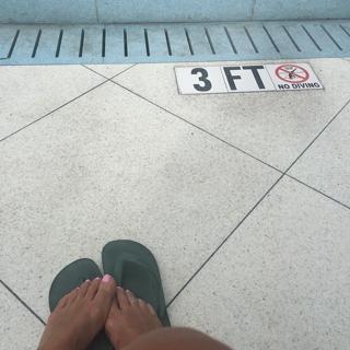 Kelly Bensimon feet photo thumbnail
