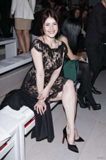 Gemma Arterton feet photo thumbnail
