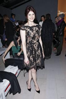 Gemma Arterton feet photo thumbnail