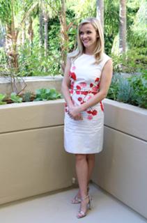 Reese Witherspoon feet photo thumbnail