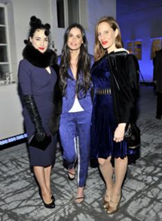 Demi Moore feet photo thumbnail