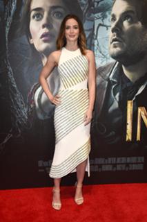 Emily Blunt feet photo thumbnail