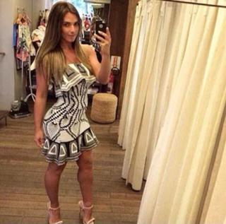 Nicole Bahls feet photo thumbnail