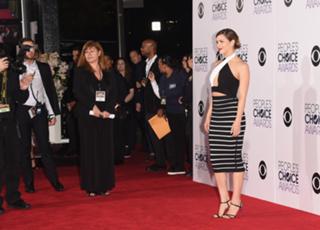 Katharine McPhee feet photo thumbnail
