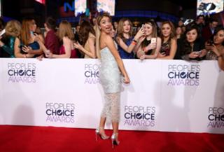 Sarah Hyland feet photo thumbnail