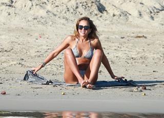 Jessica Alba feet photo thumbnail