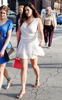 Kelly Brook feet photo thumbnail