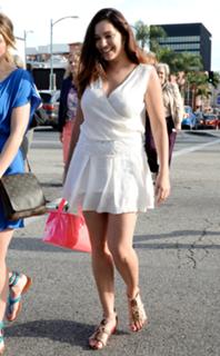 Kelly Brook feet photo thumbnail