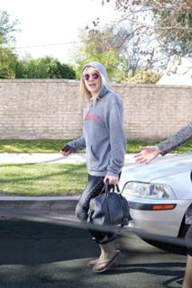 Dakota Fanning feet photo thumbnail
