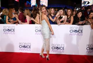 Sarah Hyland feet photo thumbnail