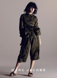 Kendall Jenner feet photo thumbnail