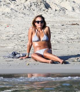 Jessica Alba feet photo thumbnail