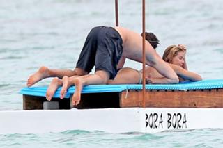 Heidi Klum feet photo thumbnail
