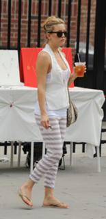 Kate Hudson feet photo thumbnail