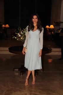 Deepika Padukone feet photo thumbnail