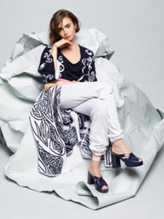 Lily Collins feet photo thumbnail
