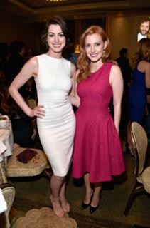 Anne Hathaway feet photo thumbnail